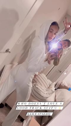 bridal party velour jackets, hoodie or collar jackets, Bride, Bridesmaid, Matron of Honor, Maid of Honor, white, bridal party, white velour tracksuit, sweatsuit